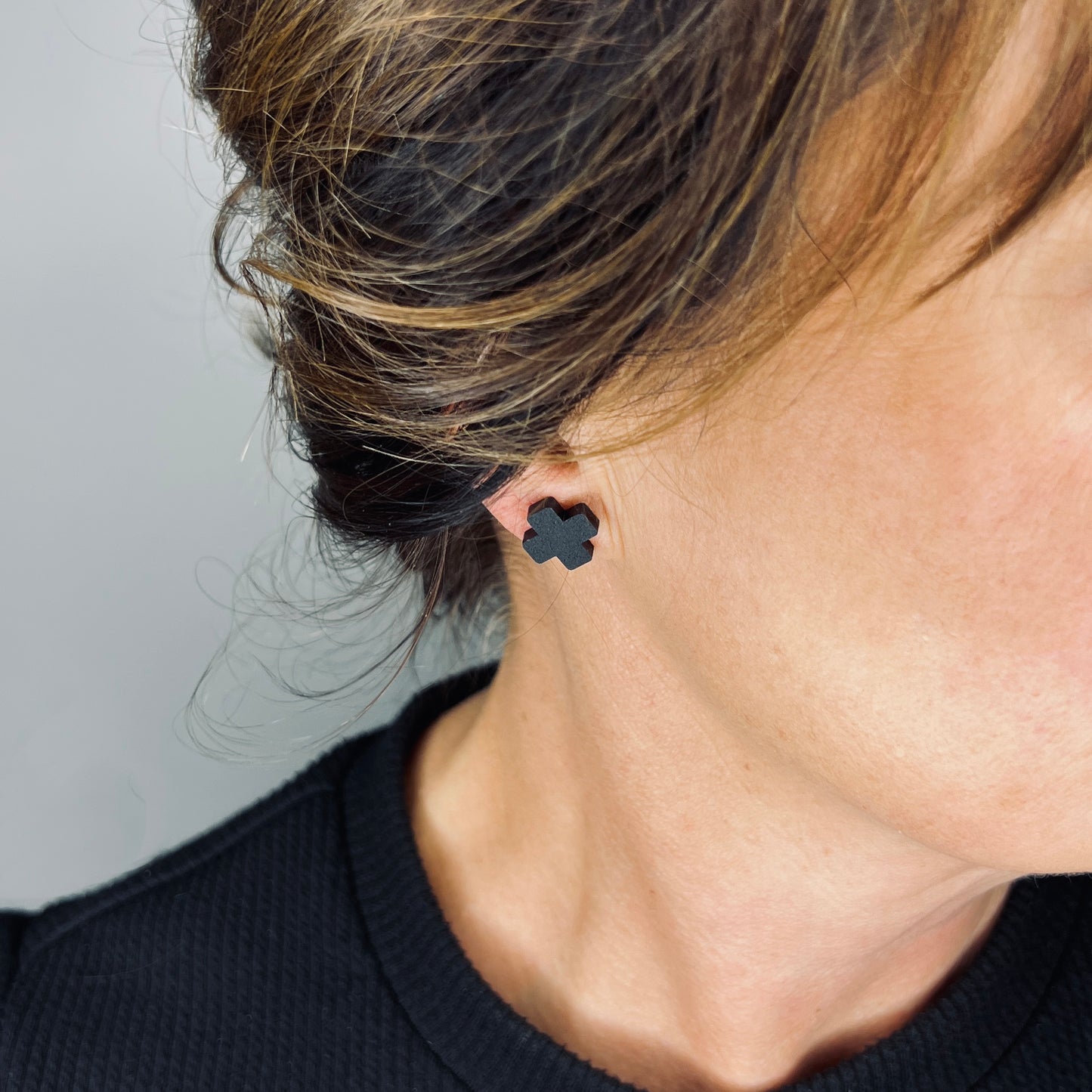 Cross Stud - Matte Black