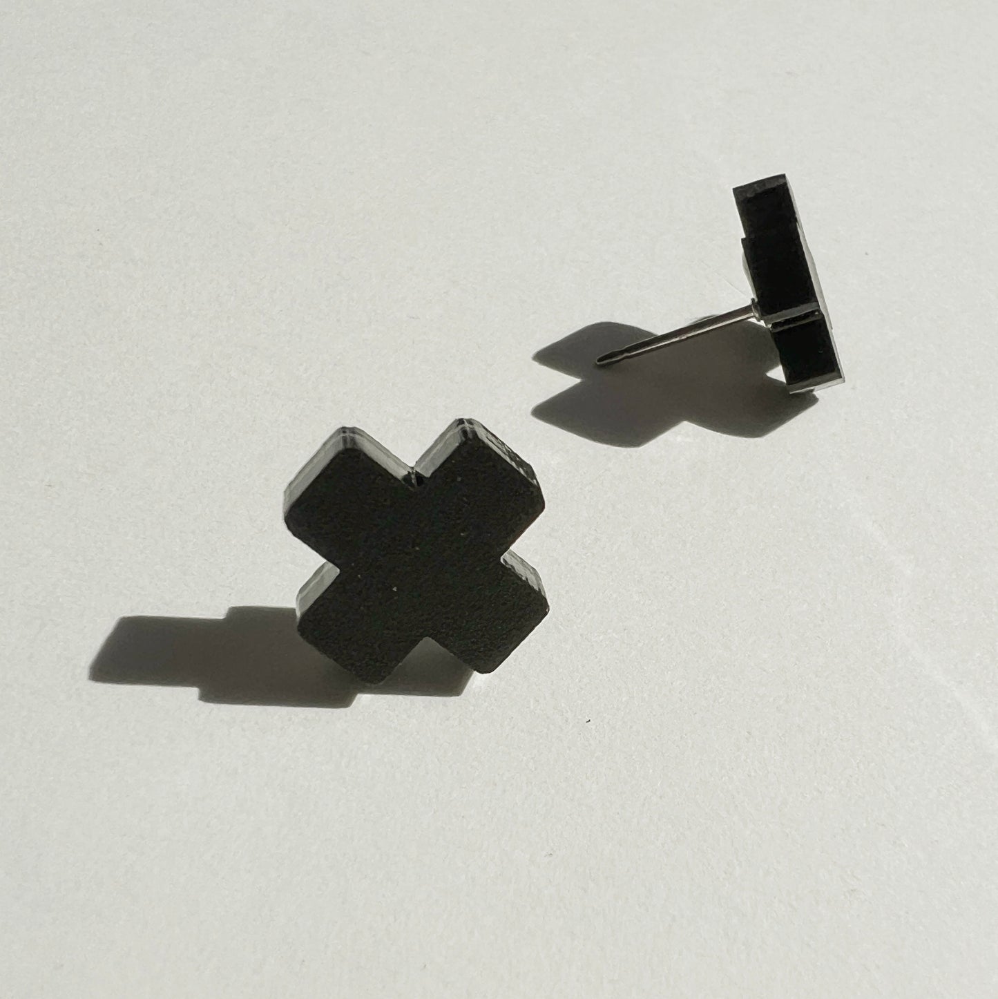 Cross Stud - Matte Black
