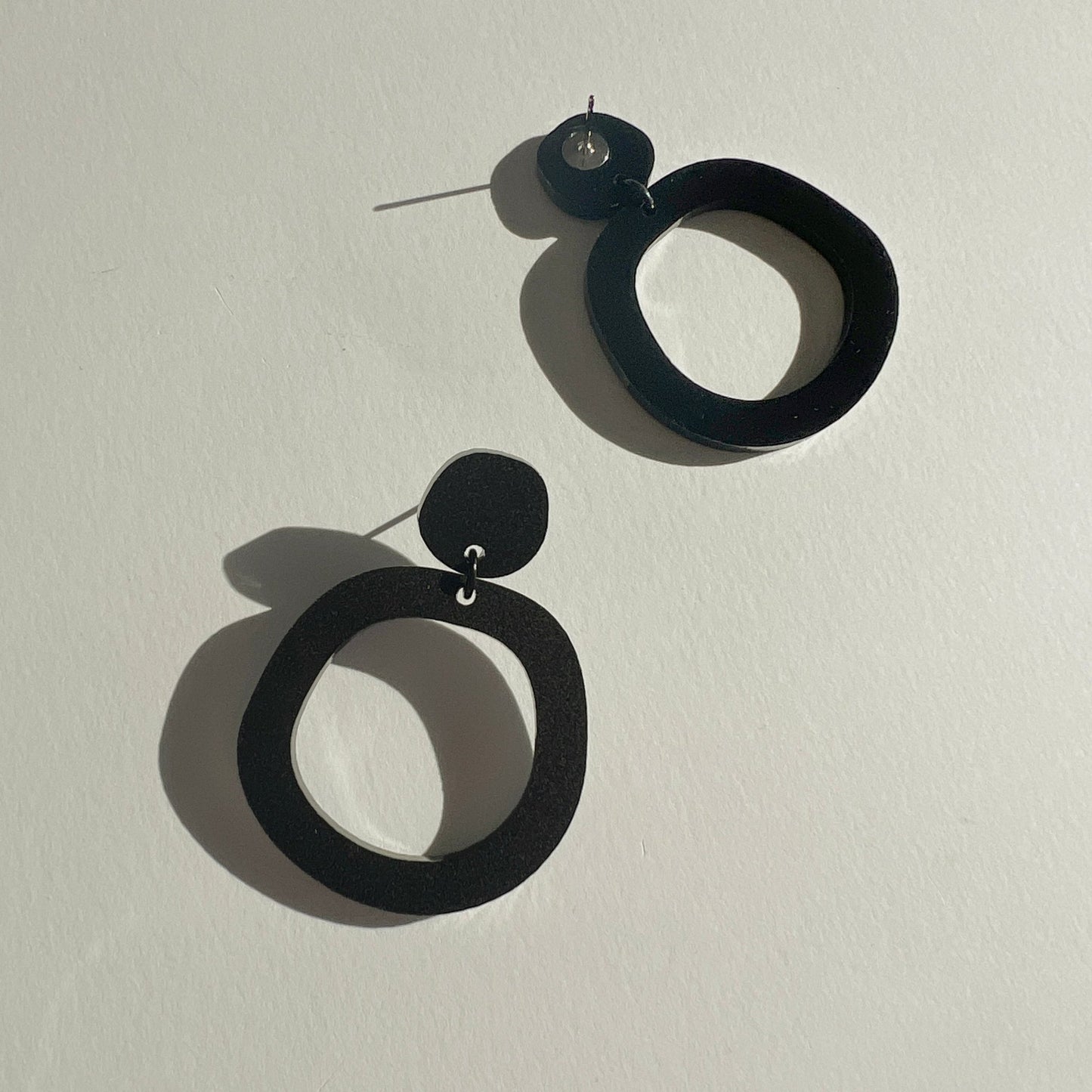 ALEXA Dangle Earrings - Matte Black - Mingled