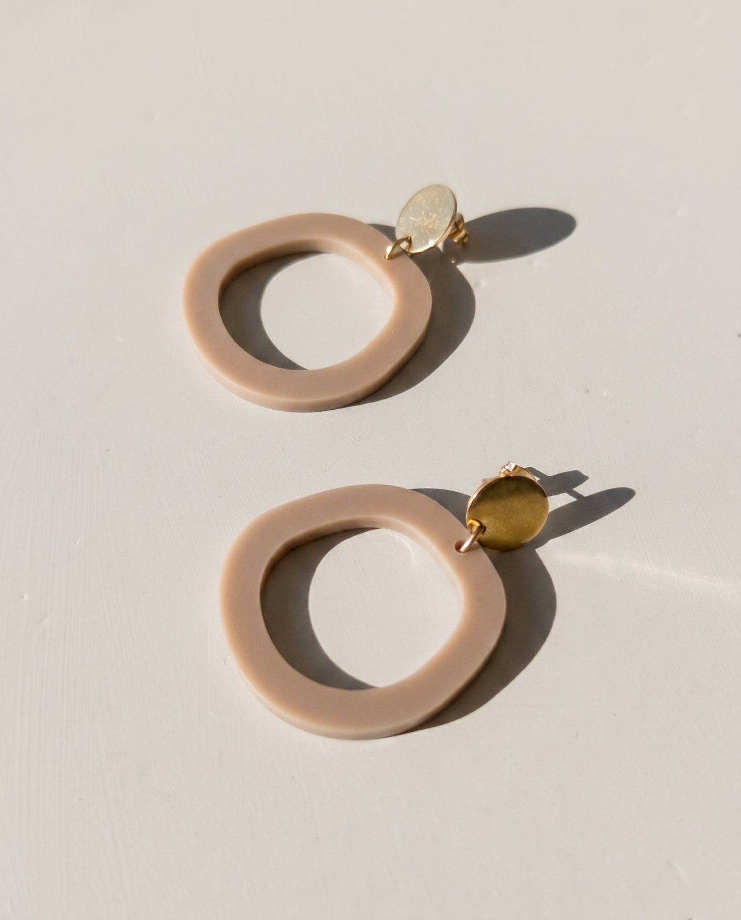 Charlie Dangle Earrings - Taupe - Mingled