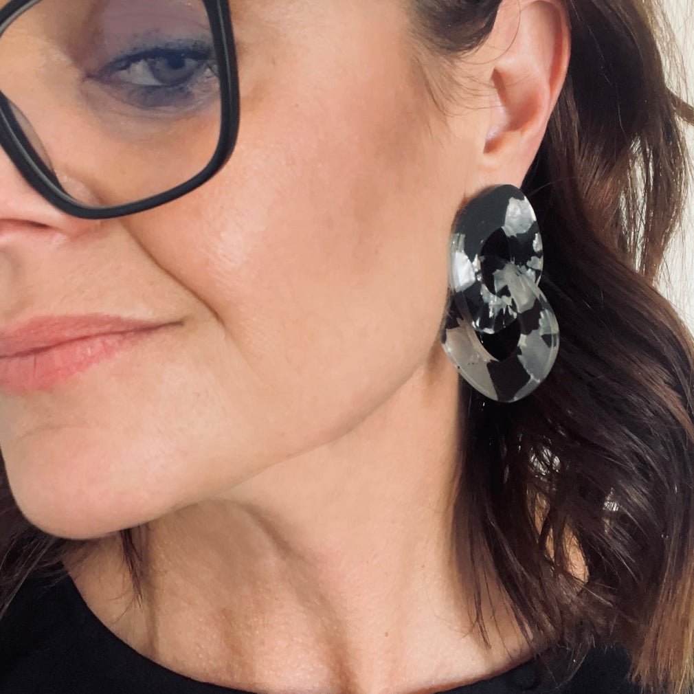 Chunky Link Black and White Pearl Earrings