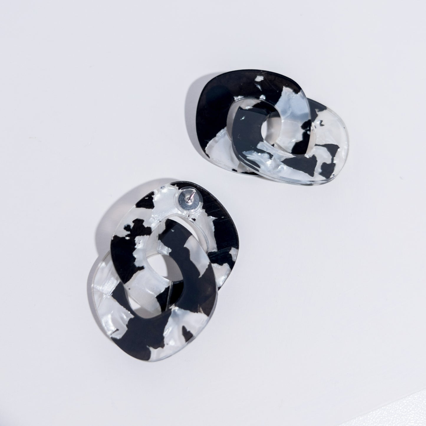 Chunky Link Black and White Pearl Earrings