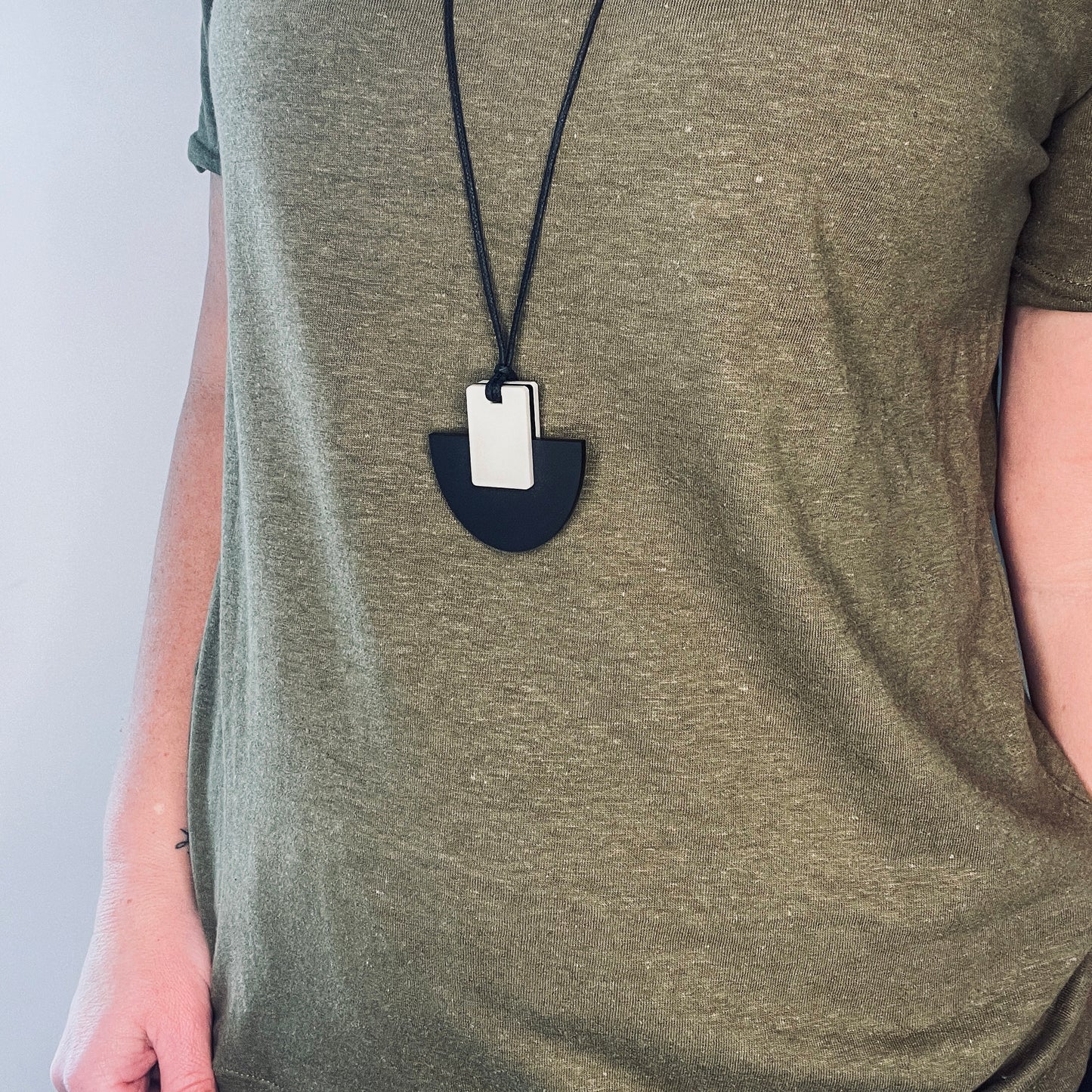 Echo Pendant Necklace - Black and Ivory