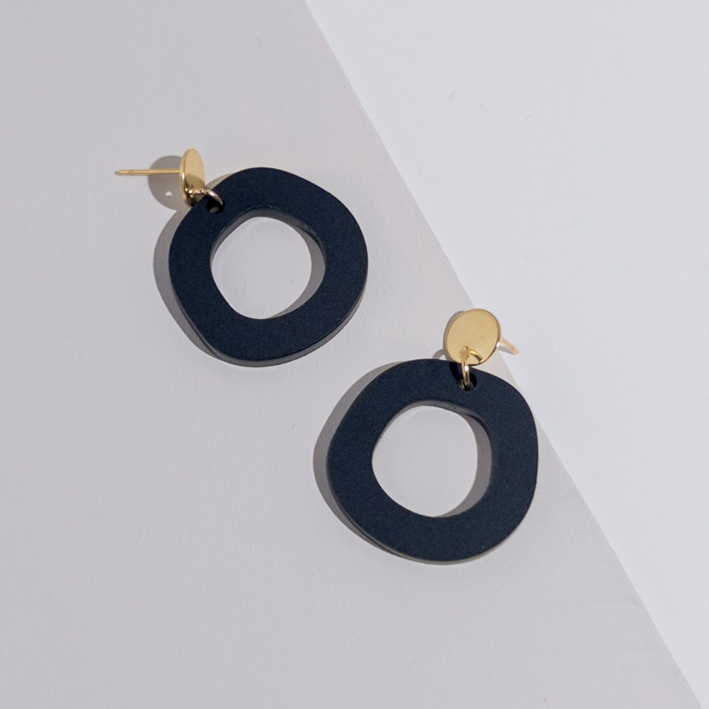 Frankie Minimalist Dangle Earrings - Black