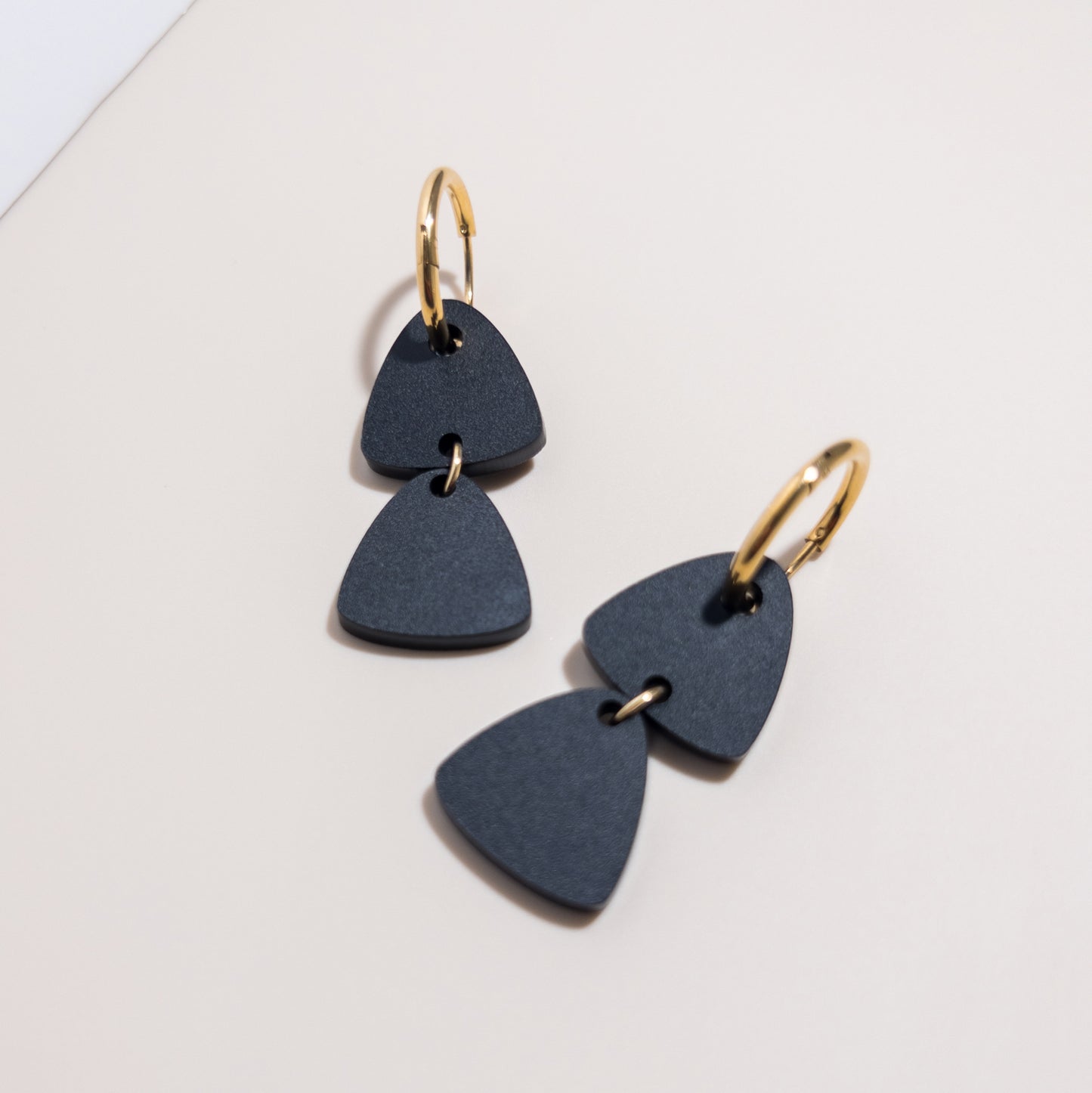 Freya Huggie Dangle - Black