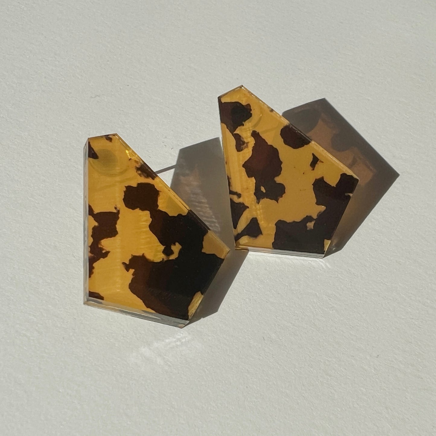 GEO Fan Stud Earrings - Honey Tortoise
