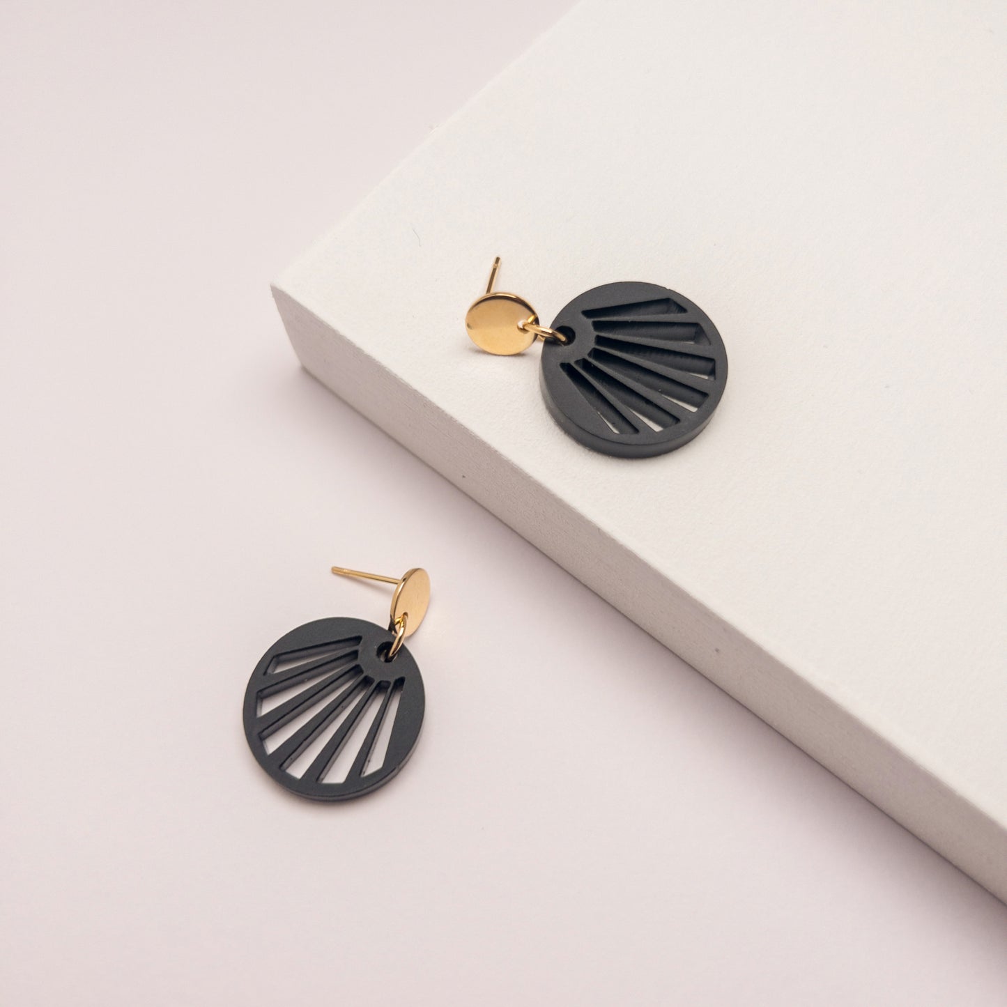 RADIANCE Dangle - Black