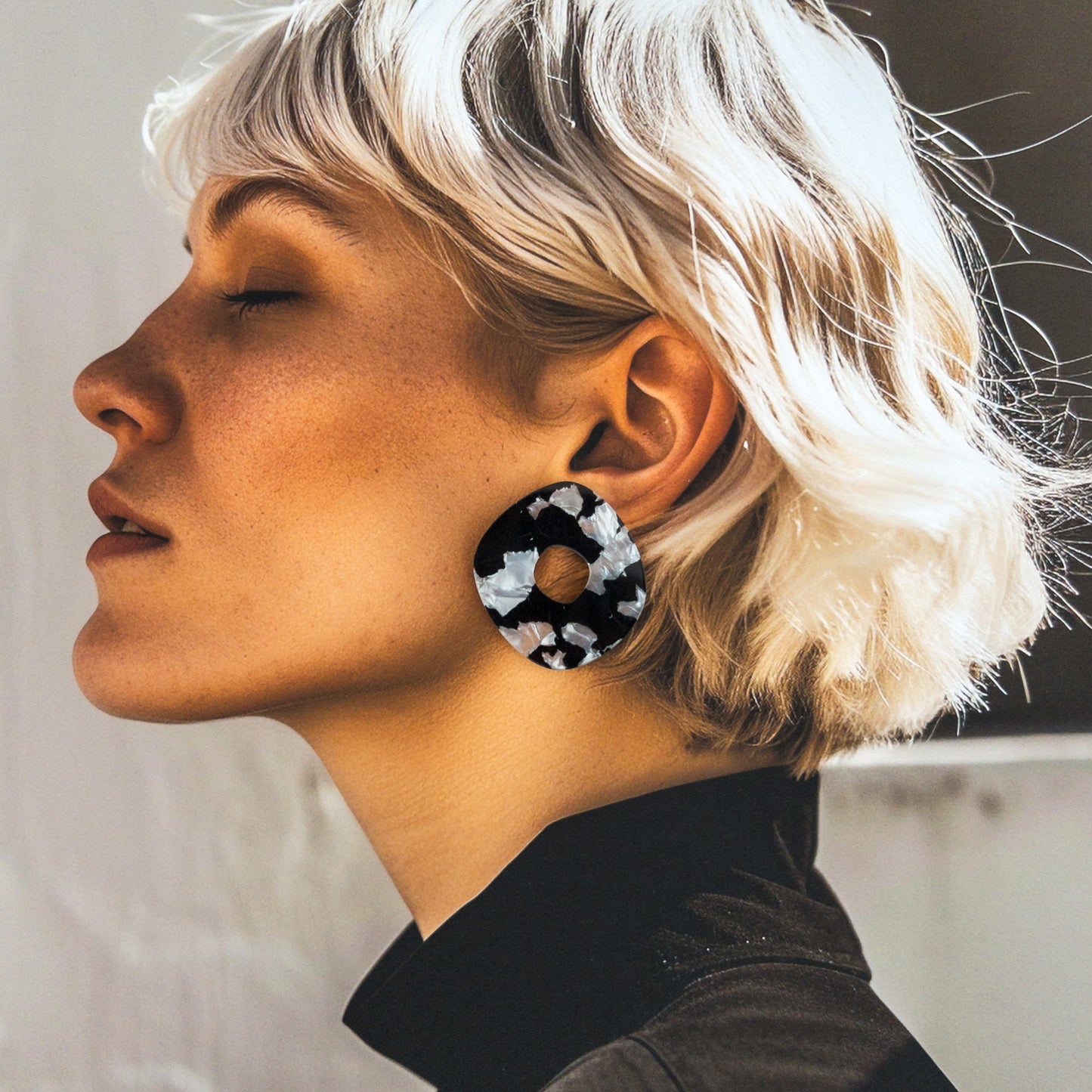 Roca Big Statement Studs - Black and White Pearl