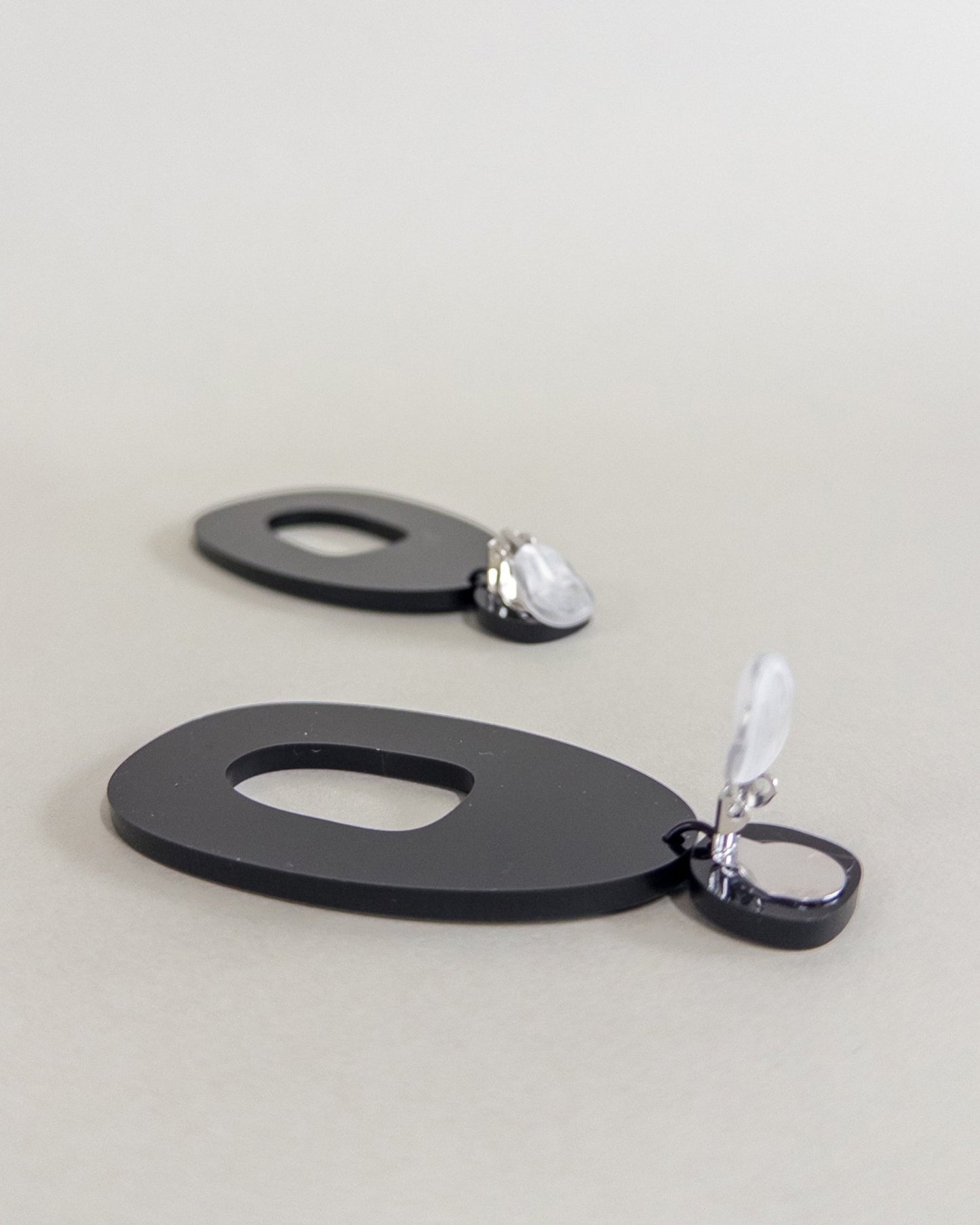 SOKO Statement Earrings CLIP ON - Matte Black - Mingled