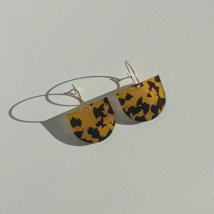 Arch Dangle Hoop - Honey Tortoise Shell - Mingled