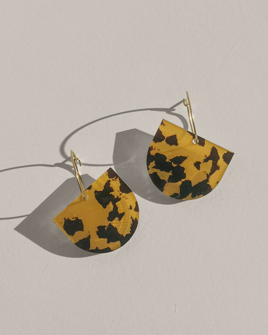 Arch Dangle Hoop - Honey Tortoise Shell - Mingled