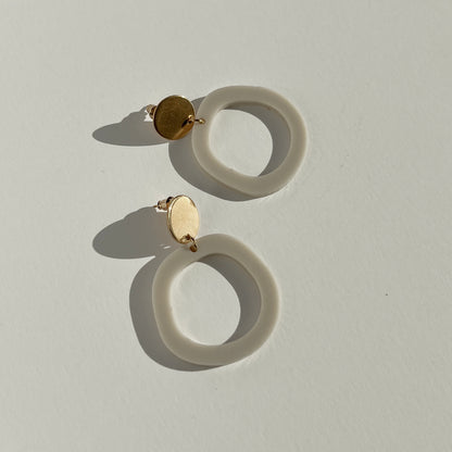 CHARLIE Dangle Earrings - Ivory Beige & Gold - Mingled