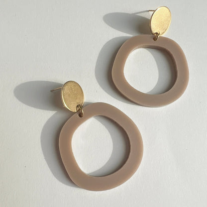Charlie Dangle Earrings - Taupe and Gold - Mingled