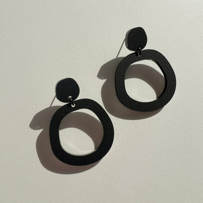 ALEXA Dangle Earrings - Matte Black - Mingled