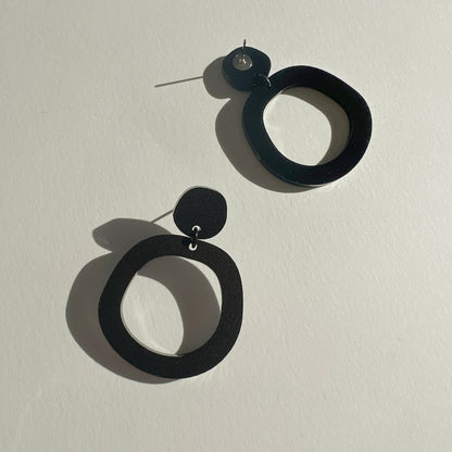 ALEXA Dangle Earrings - Matte Black - Mingled