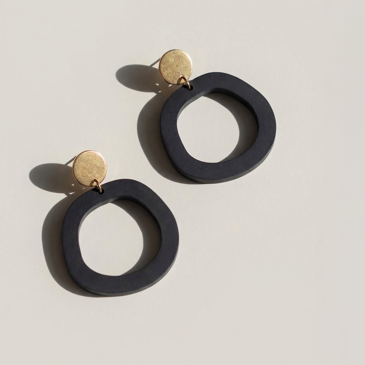 Charlie Dangle Earrings - Matte Black - Mingled