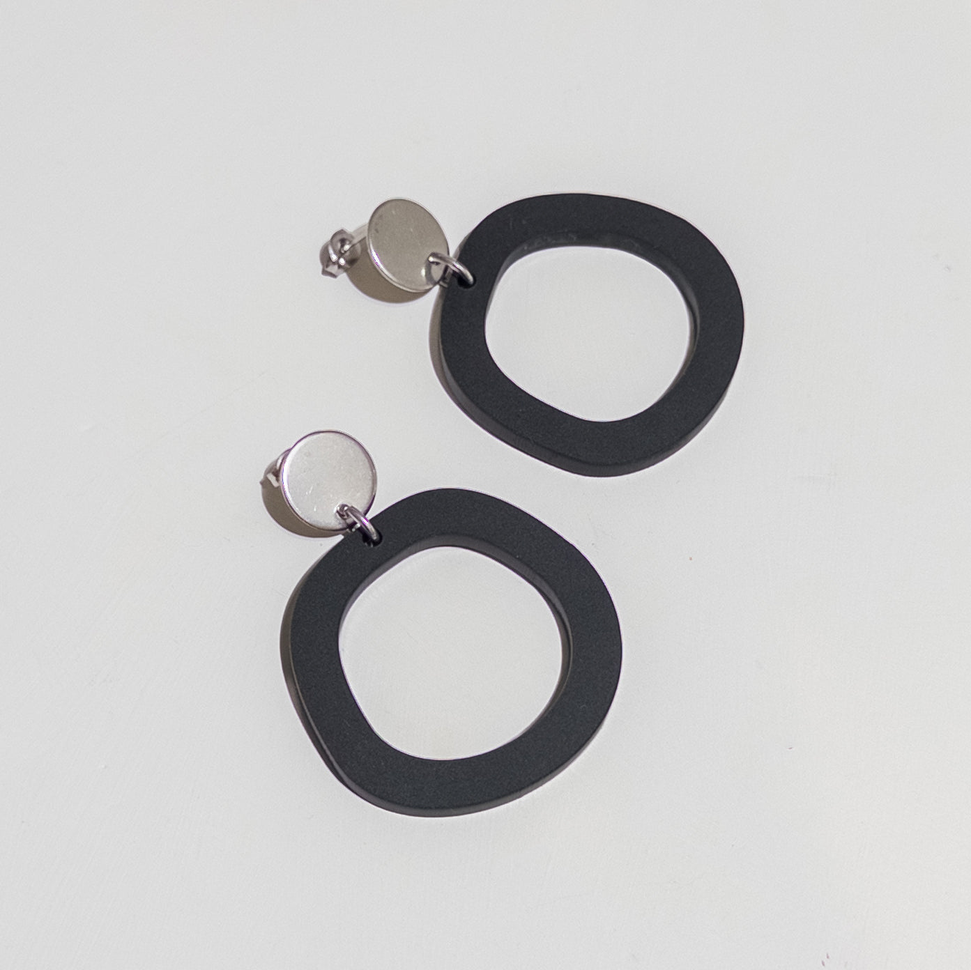 Charlie Dangle Earrings - Matte Black