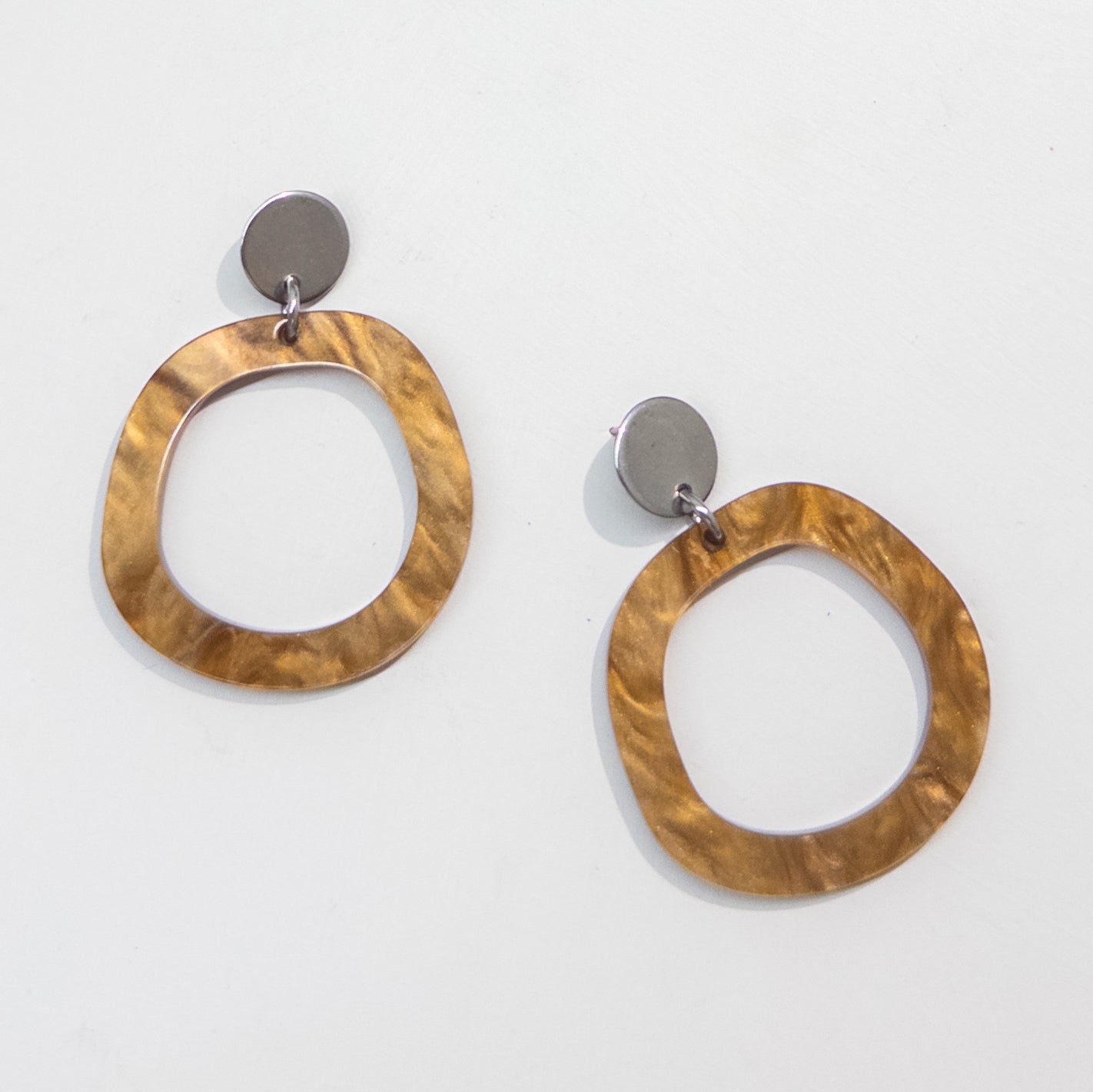 Charlie Dangle Earrings - Caramel - Mingled