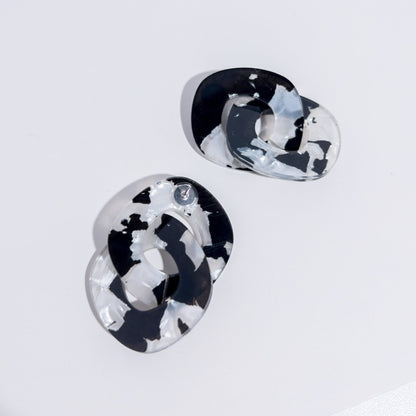 Chunky Link Black and White Pearl Earrings - Mingled