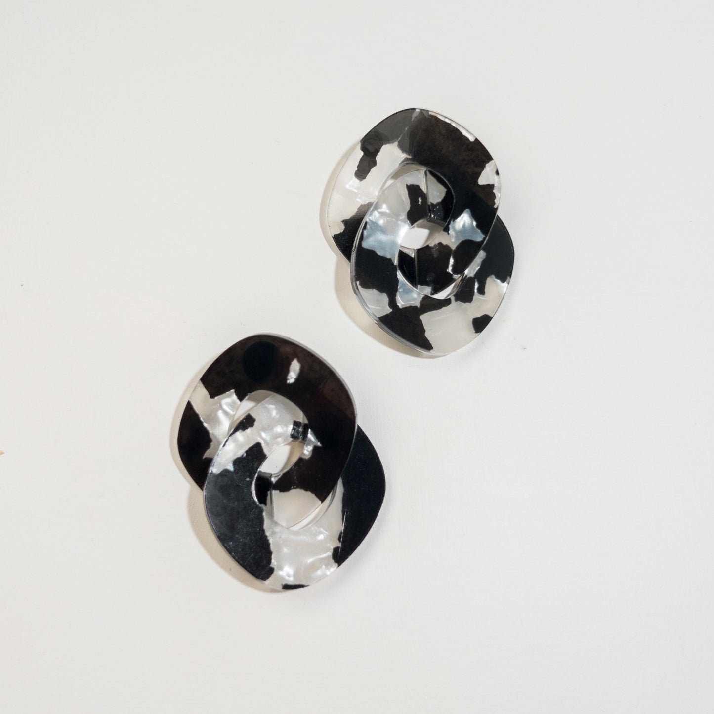 Chunky Chain Link Earrings - Black and White Pearl