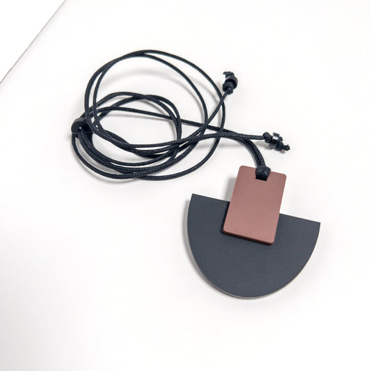 Echo Pendant Necklace - Black and Nutmeg