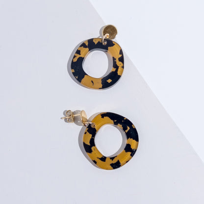 Frankie Minimalist Dangle Earrings - Tortoise Shell - Mingled