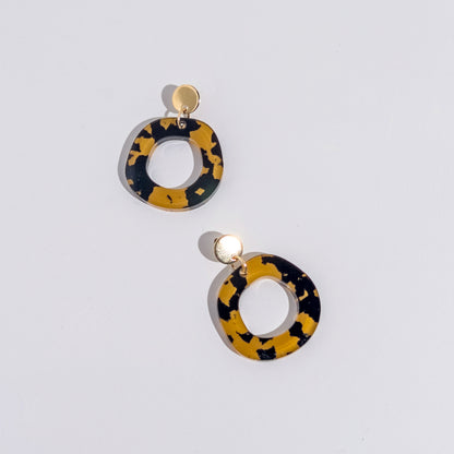 Frankie Minimalist Dangle Earrings - Tortoise Shell - Mingled