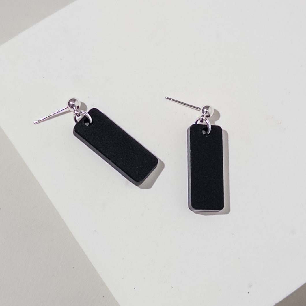 Oblong Dangle - Matte Black - Mingled