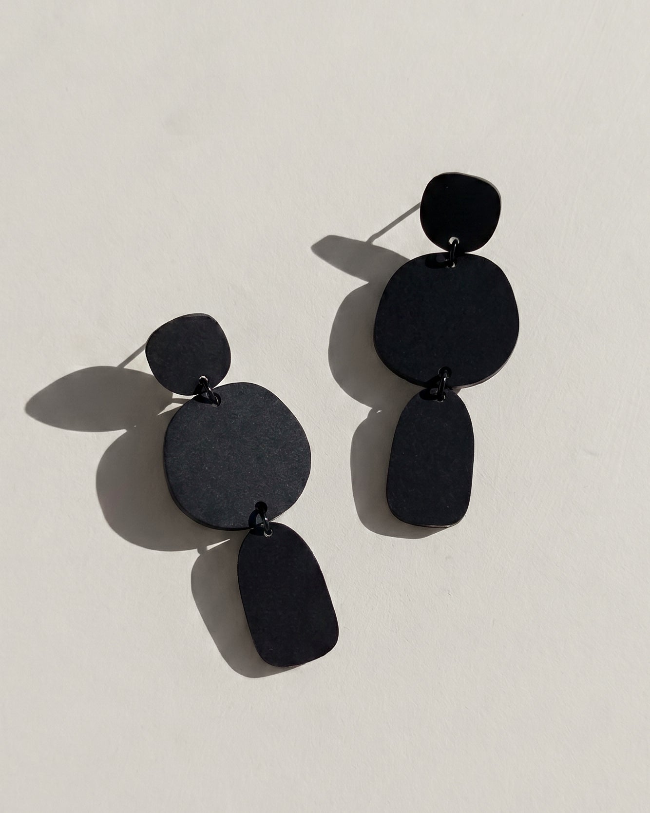 Petra Statement Dangle Earrings - Matte Black - Mingled