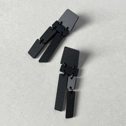 PILA Statement Earrings - Black - Mingled