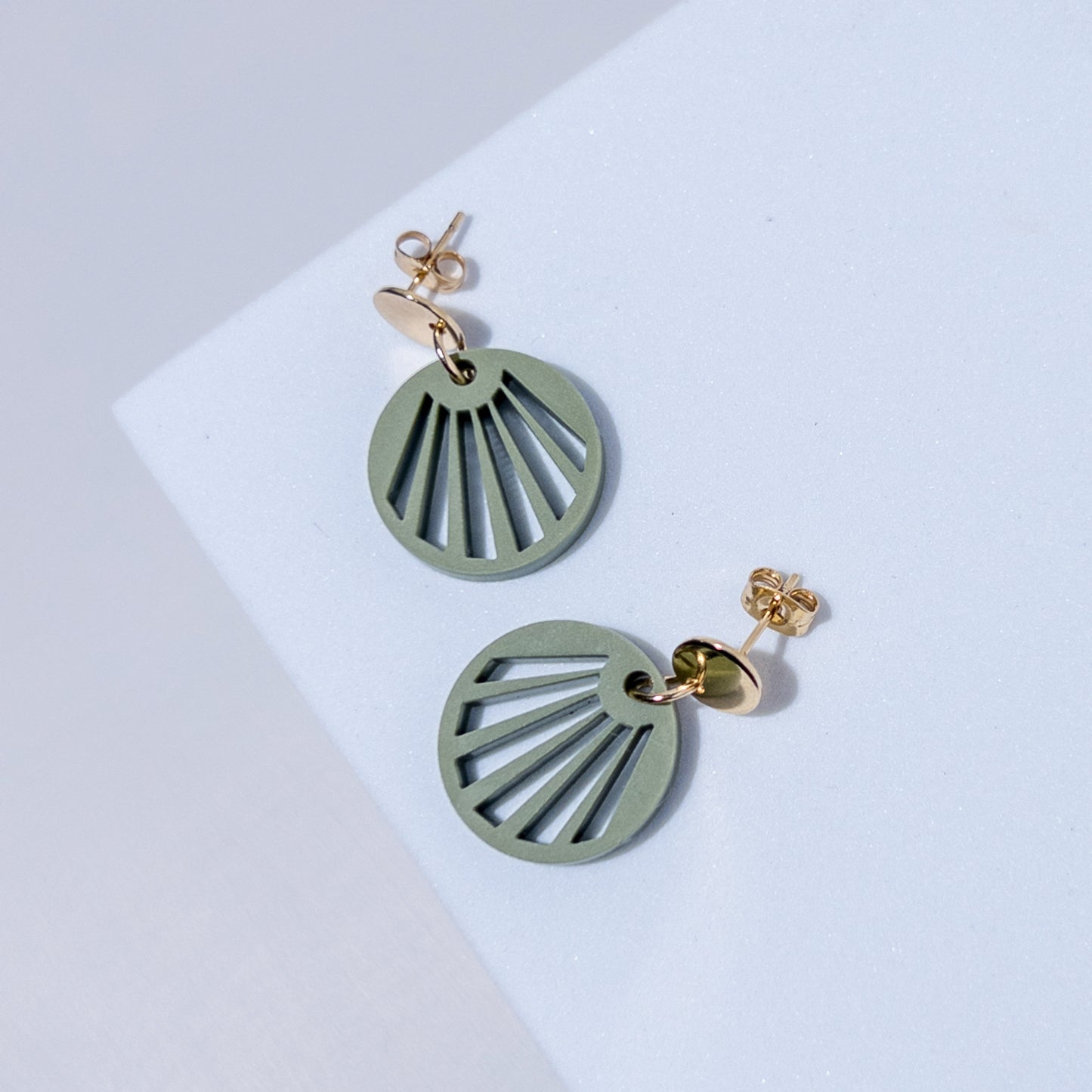 RADIANCE Dangle - Olive