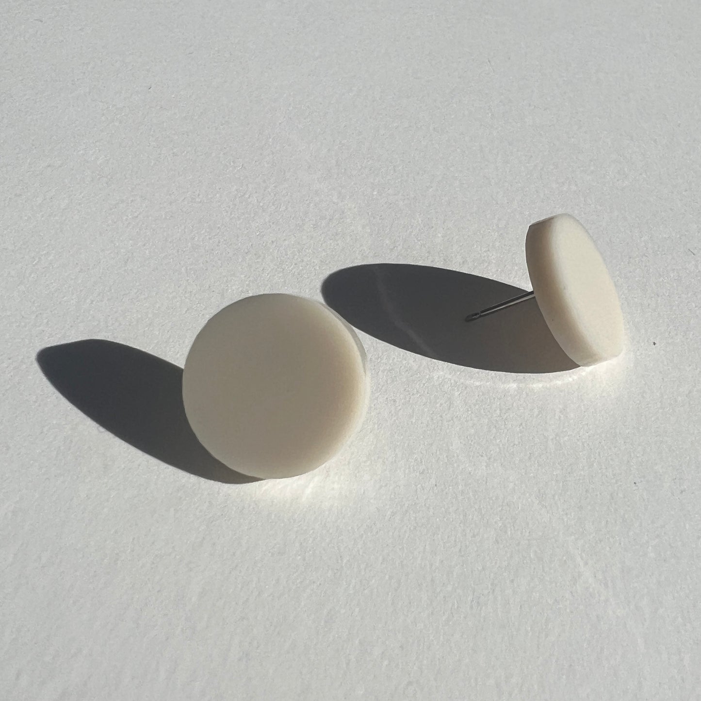 15mm Round Stud - Ivory Beige