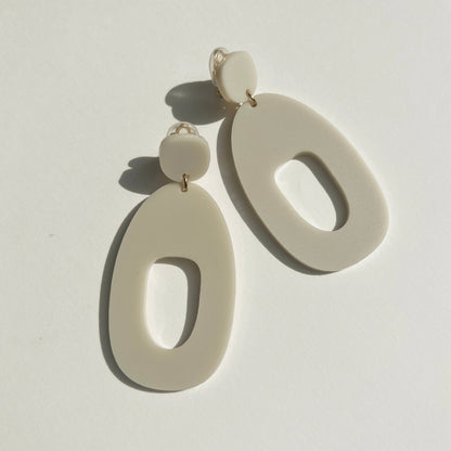SOKO Statement Earrings CLIP ON - Beige - Mingled