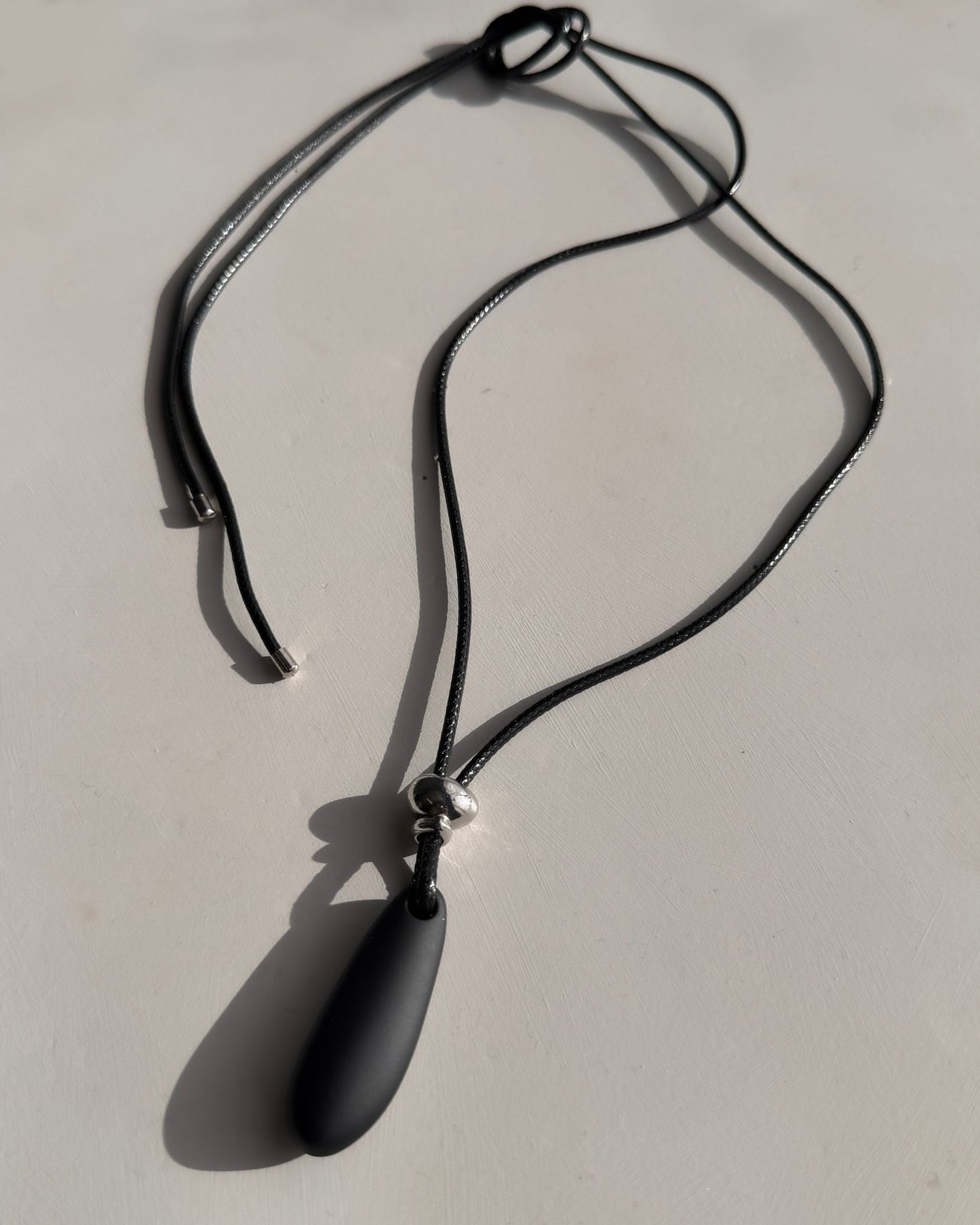 Taylor Pendant Necklace - Black - Mingled