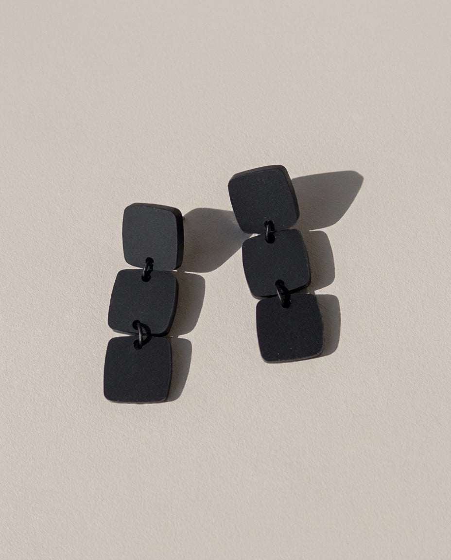 CLIP ON Three Square Earrings - Black - Mingled